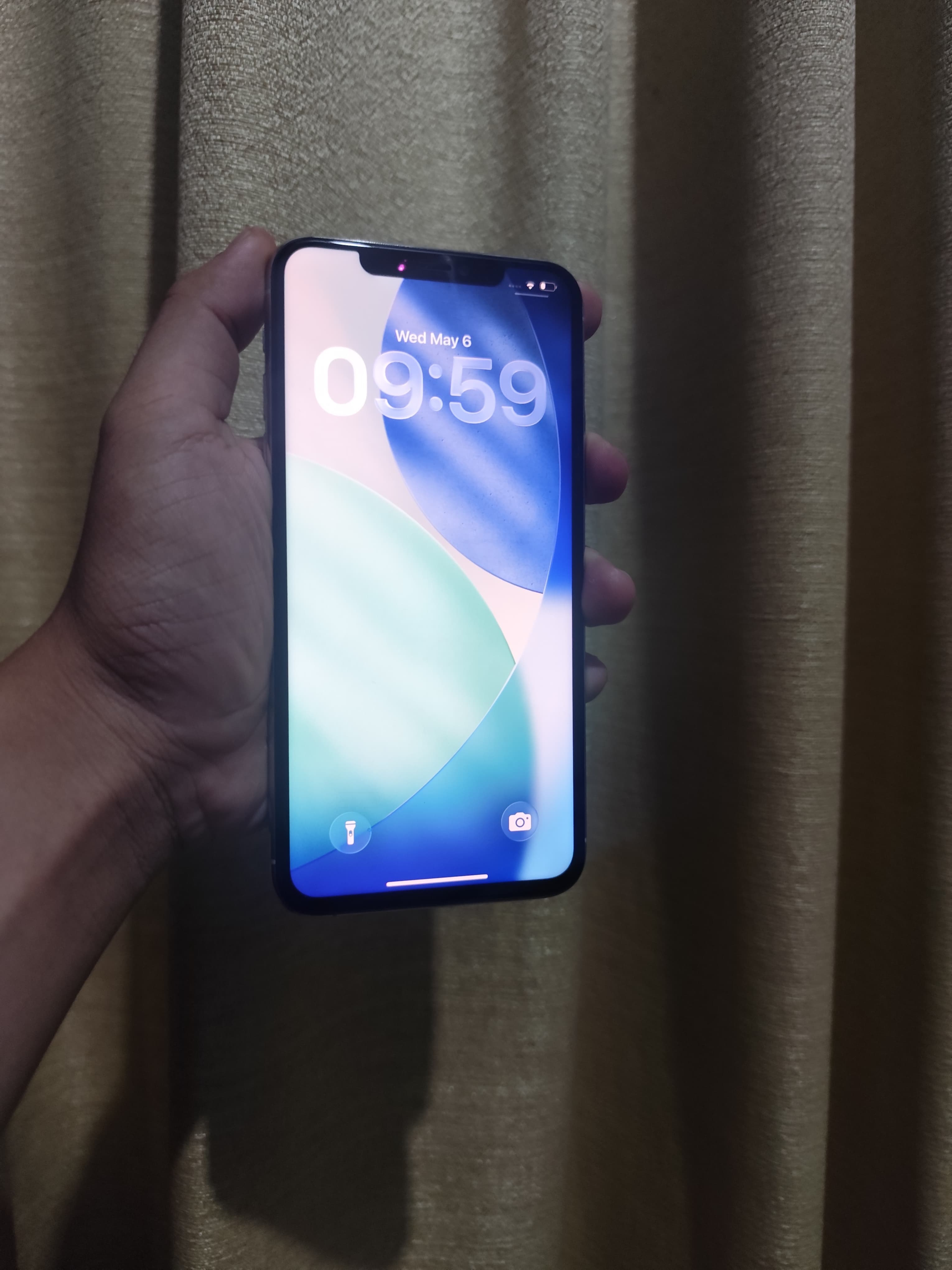 iPhone 11 Pro Max view 4